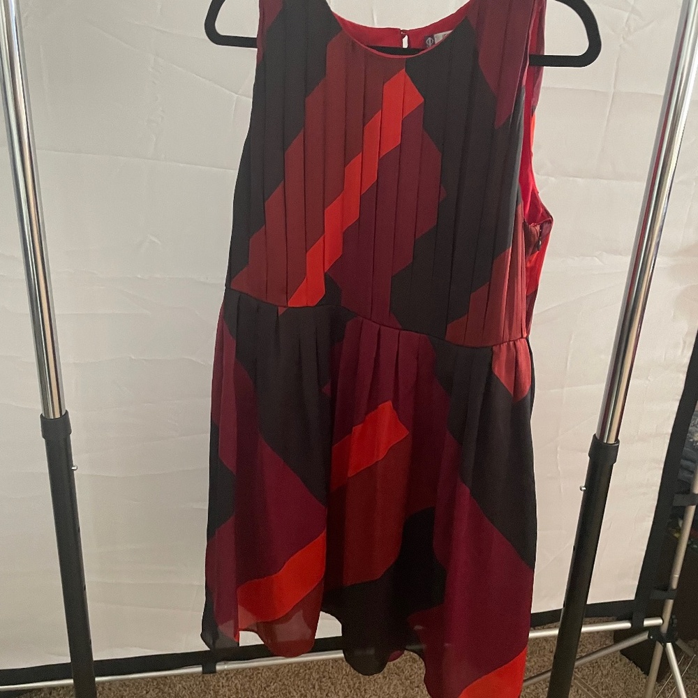 Jennifer Lopez black and red dress